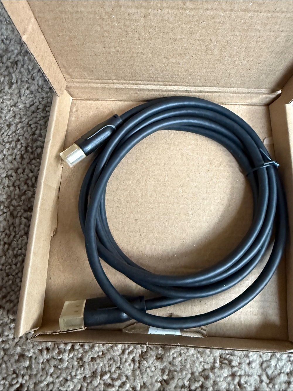 Amazon Basics DisplayPort 1.4 Cable, 8K@60Hz, 4K@120Hz, 6 ft, black
